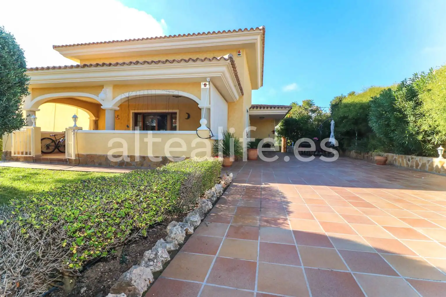 Vista exterior de Casa o chalet en venta en La Nucia con Aire acondicionado, Calefacción y Jardín privado
