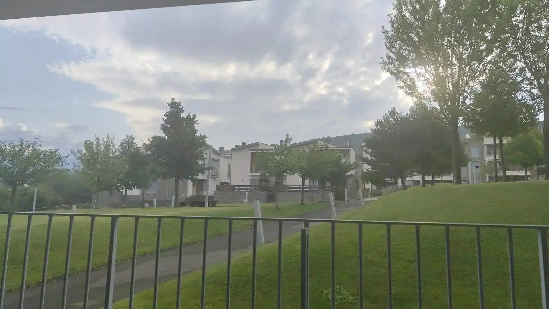 Außenansicht von Wohnung zur Miete in Sabiñánigo mit Privatgarten, Parkett und Abstellraum