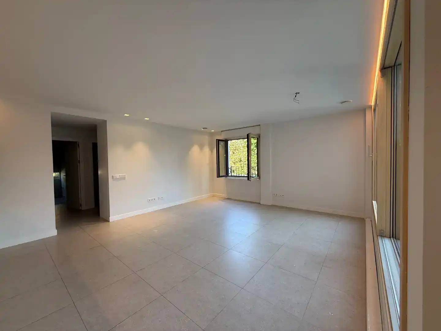 Wohnzimmer von Wohnung zur Miete in  Madrid Capital mit Klimaanlage und Schwimmbad