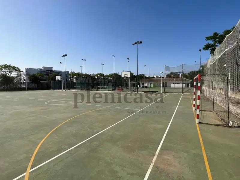 Parking de Casa adosada en venta en Punta Umbría con Aire acondicionado, Calefacción y Jardín privado