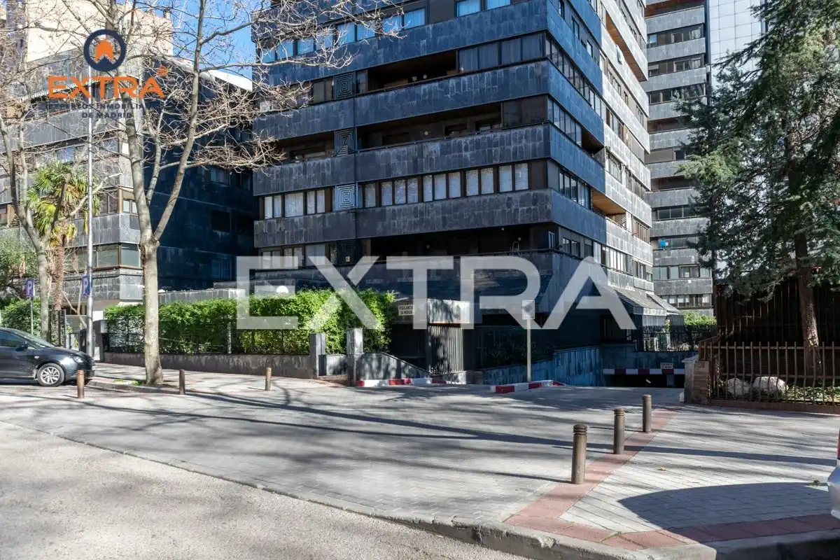 Exterior view of Garage for sale in Madrid