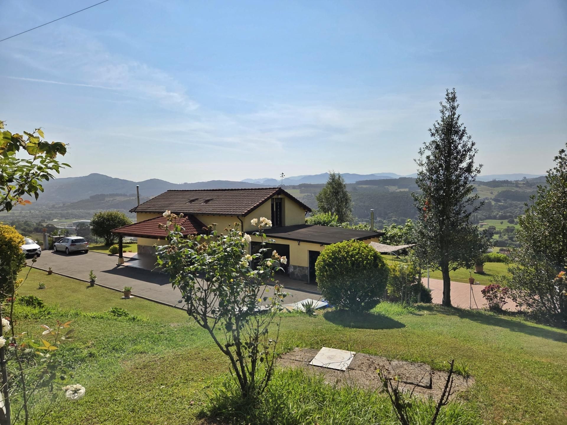 Jardí de Casa o xalet en venda en Piélagos amb Calefacció, Jardí privat i Terrassa