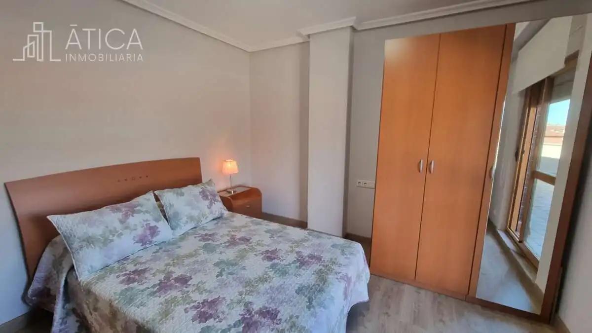 Dormitori de Àtic de lloguer en San Bernardo - Carmelitas - Campus