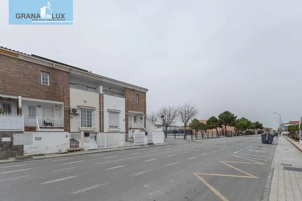 Adossat amb terrassa en venda a Calle de la Vega, imagen 30