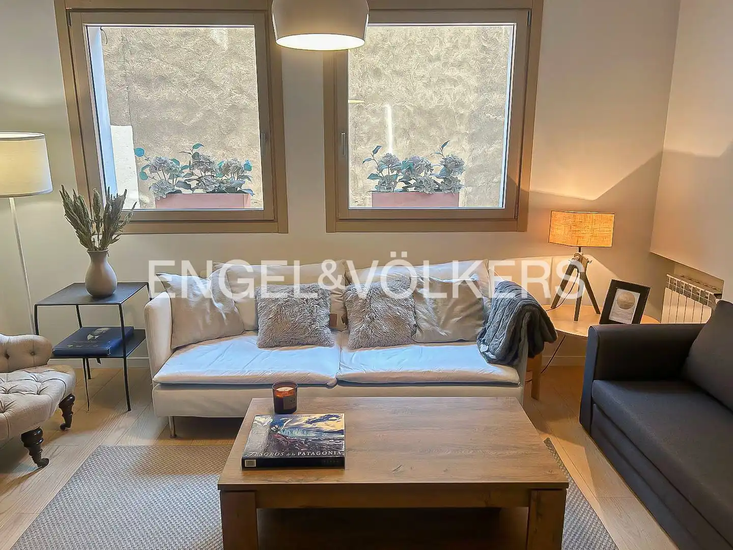 Living room of Flat for rent in Madrid  with Air Conditioner, Heating and Furnished