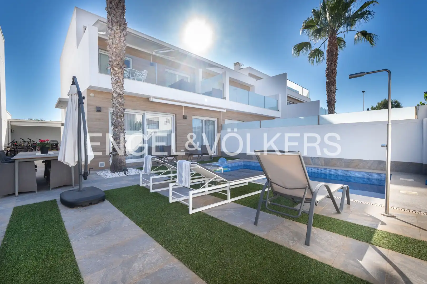 Vista exterior de Casa o chalet en venta en San Pedro del Pinatar con Aire acondicionado, Calefacción y Jardín privado