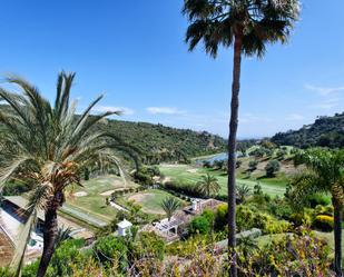 Jardí de Dúplex en venda en Benahavís amb Aire condicionat, Terrassa i Balcó