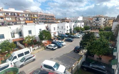 Vista exterior de Casa o xalet en venda en  Sevilla Capital amb Aire condicionat