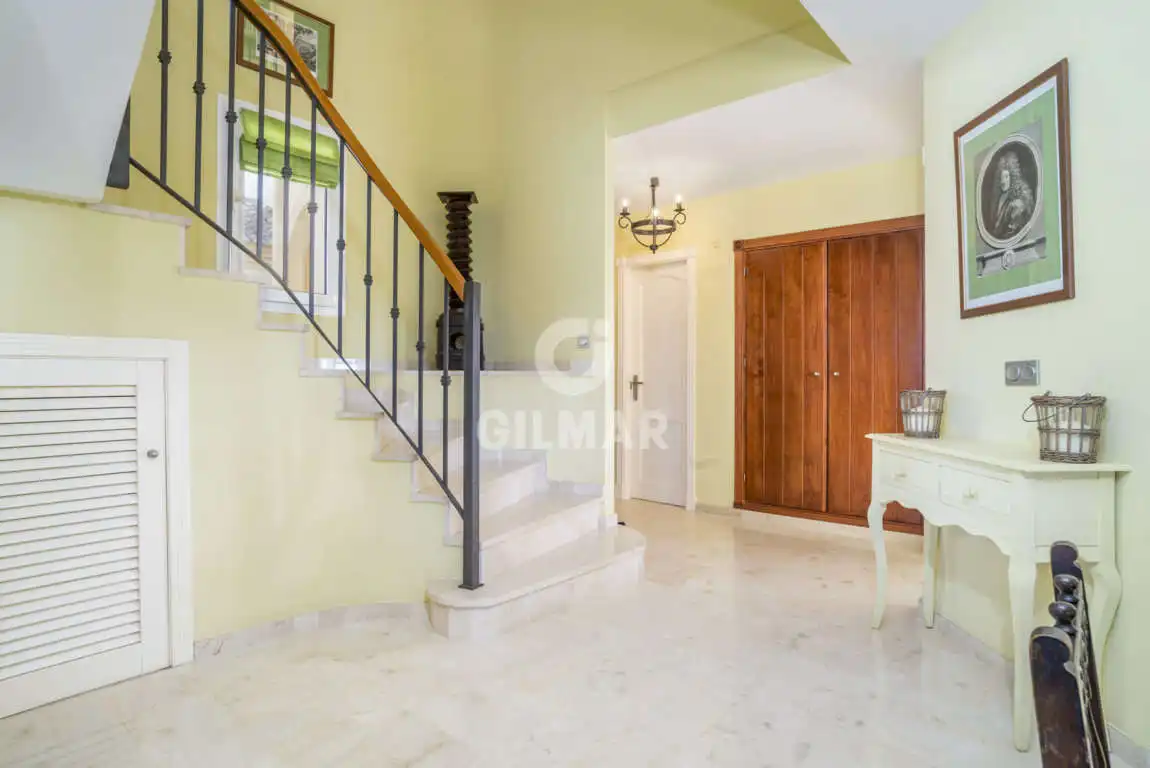 Maisonette zum Verkauf in Sotogrande mit Heizung, Abstellraum und Schwimmbad