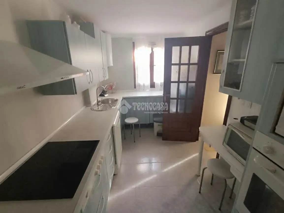Cuina de Dúplex en venda en Sevilla amb Aire condicionat, Terrassa i Moblat
