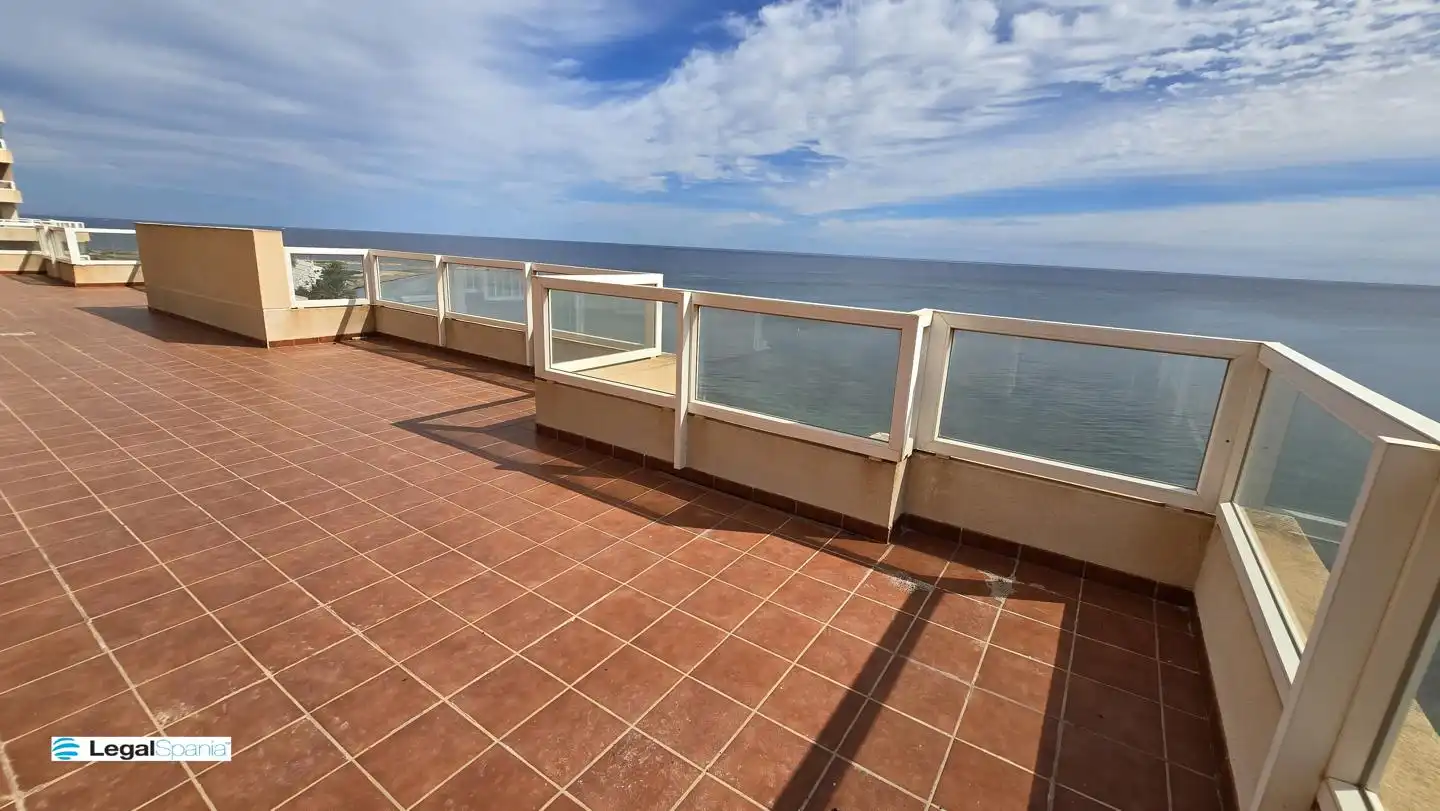 Terrasse von Wohnungen zum Verkauf in La Manga del Mar Menor mit Klimaanlage, Heizung und Privatgarten