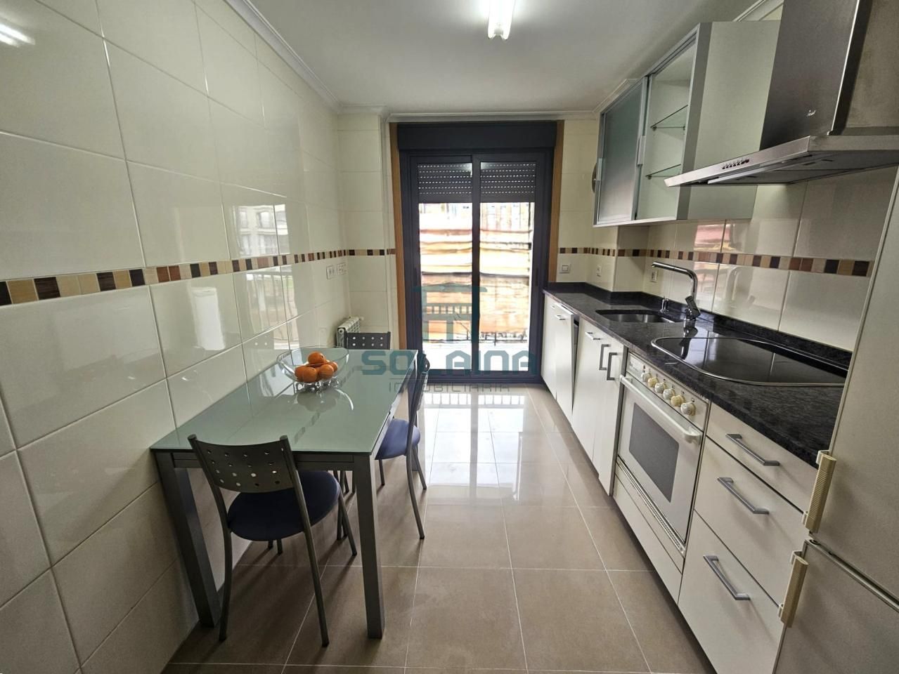 Cocina de Apartamento de alquiler en Ourense Capital  con Calefacción, Amueblado y Balcón