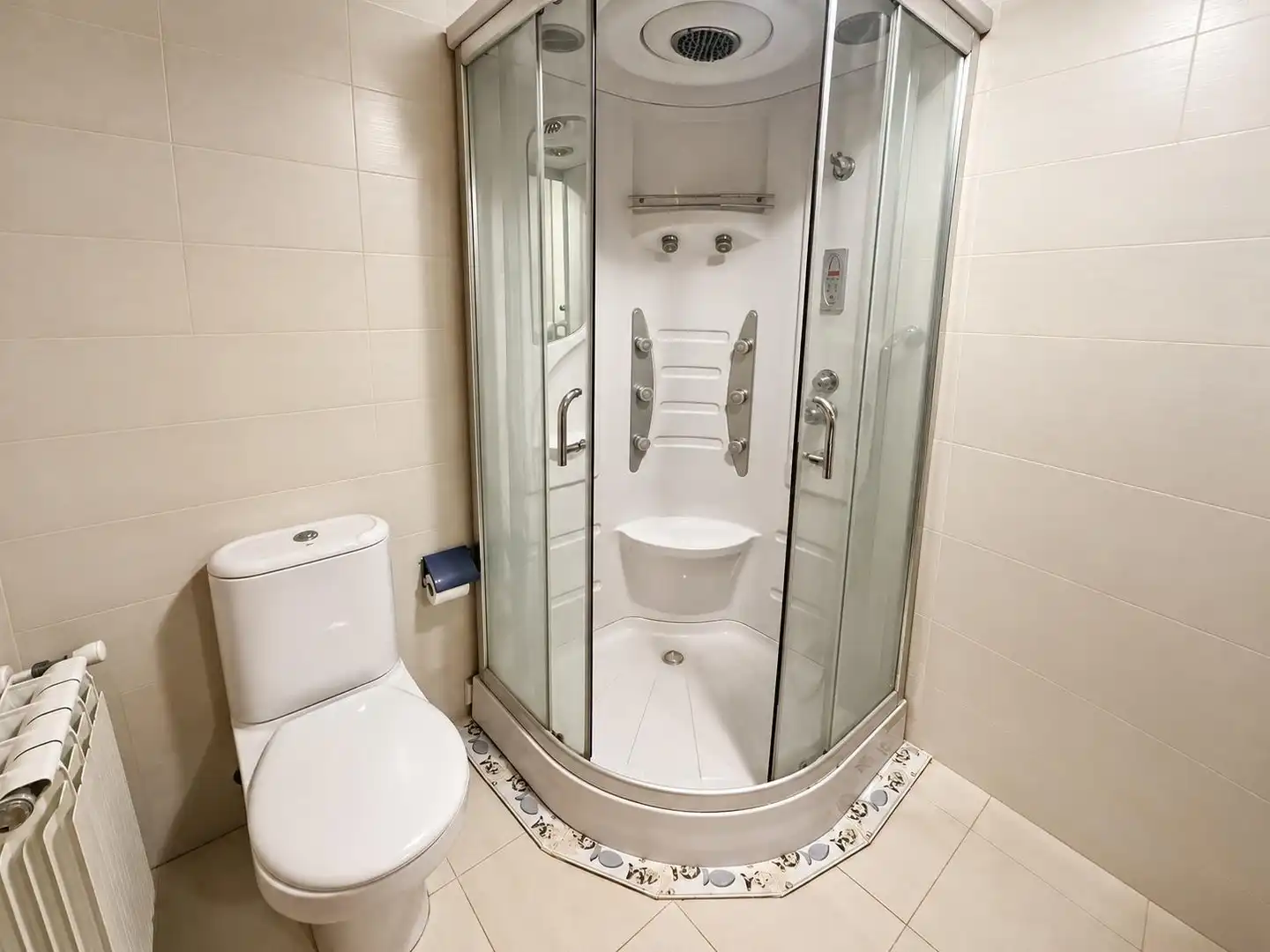 Badezimmer von Erdgeschoss zum Verkauf in Yebes mit Klimaanlage, Alarm und Gemeinschaftspool