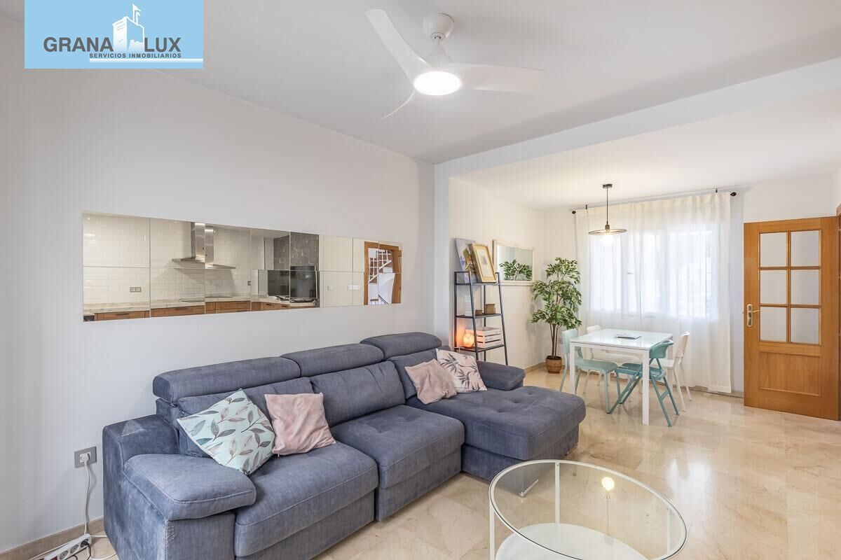 Sala d'estar de Casa o xalet en venda en  Granada Capital amb Terrassa