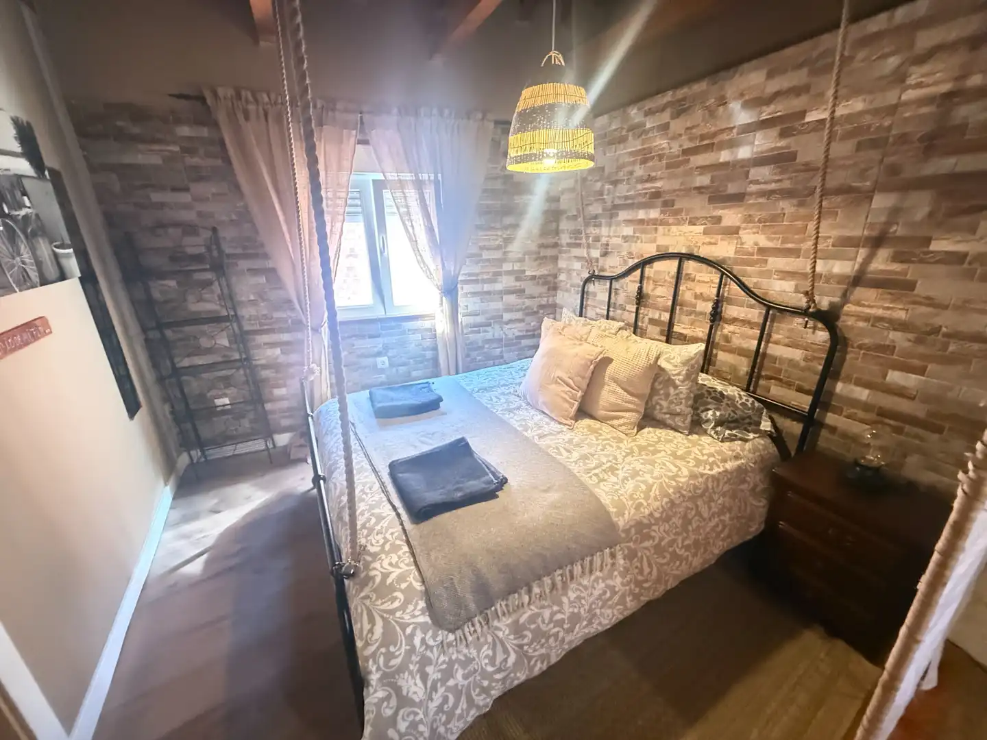 Dormitori de Finca rústica en venda en Cisneros amb Calefacció, Jardí privat i Parquet