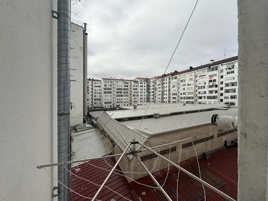 Vista exterior de Pis en venda en Vitoria - Gasteiz amb Calefacció, Parquet i Moblat