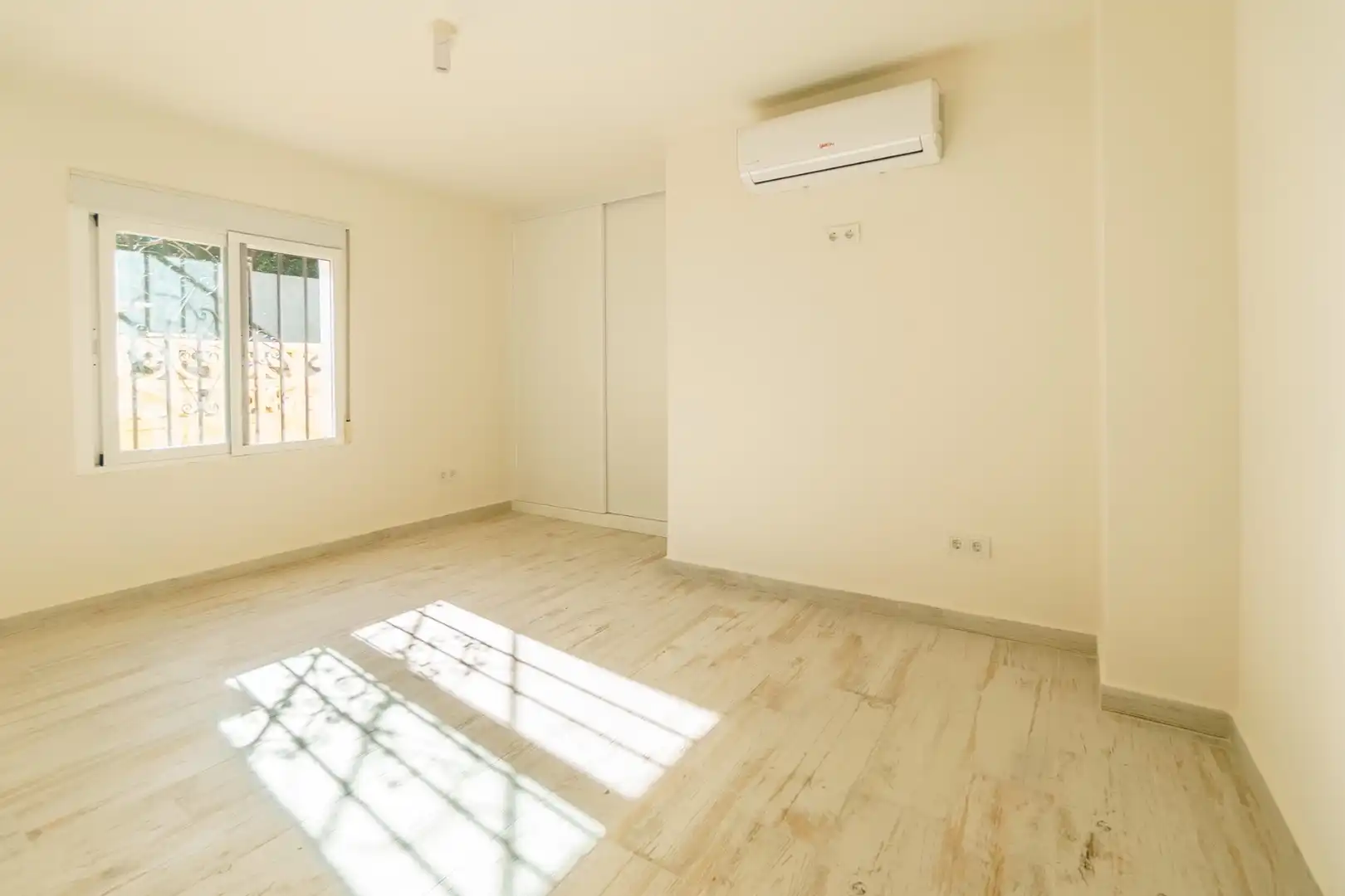Habitación de Casa o chalet de alquiler en L'Alfàs del Pi con Piscina