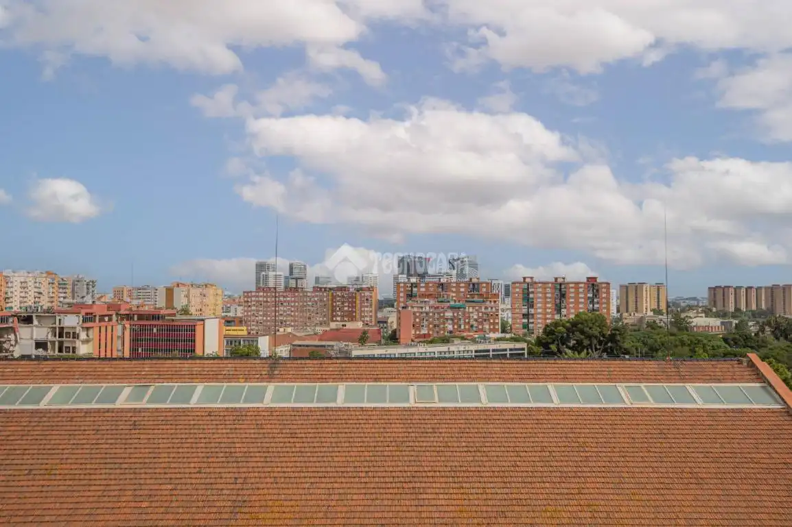 Vista exterior de Piso en venta en L'Hospitalet de Llobregat con Aire acondicionado y Calefacción