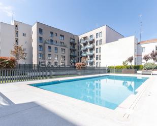 Swimming pool of Apartment to rent in  Madrid Capital  with Air Conditioner, Heating and Private garden