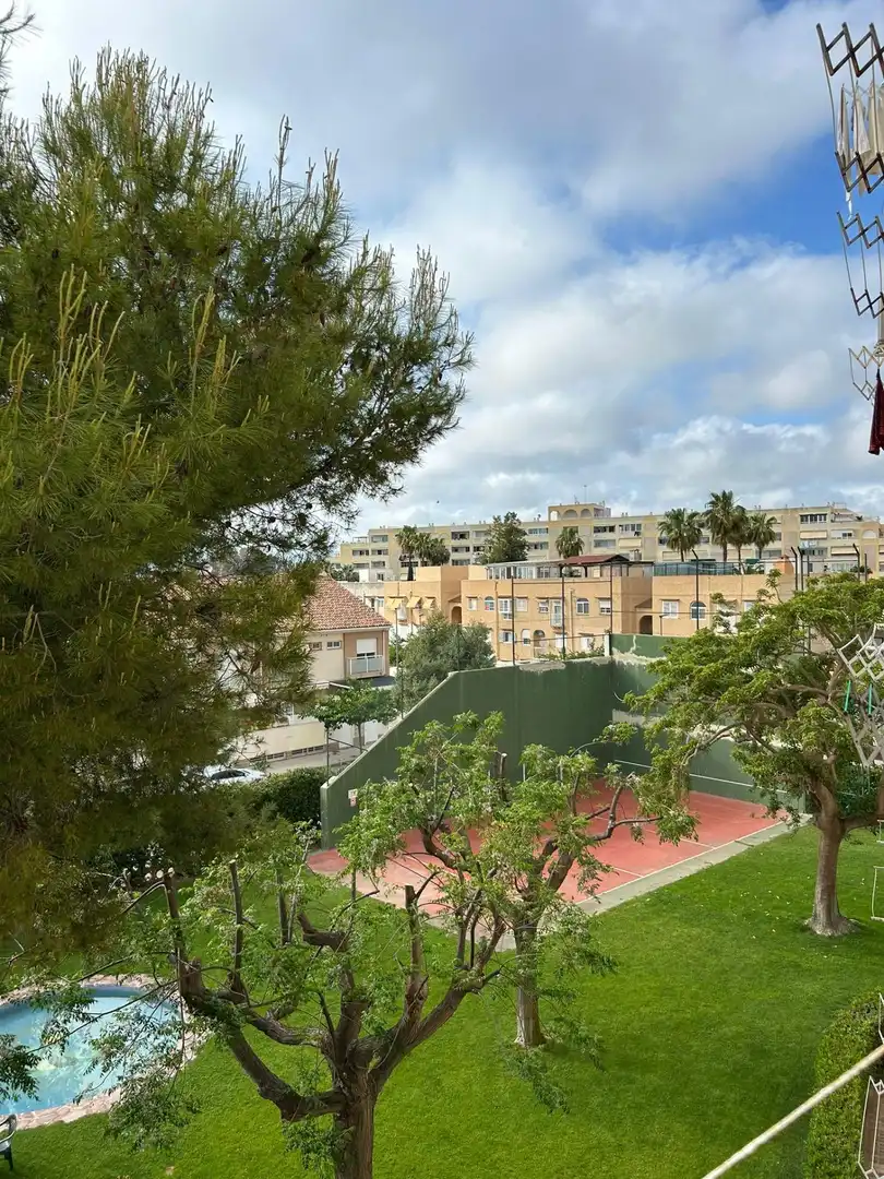 Außenansicht von Wohnungen zur Miete in La Pobla de Farnals mit Klimaanlage, Terrasse und Möbliert