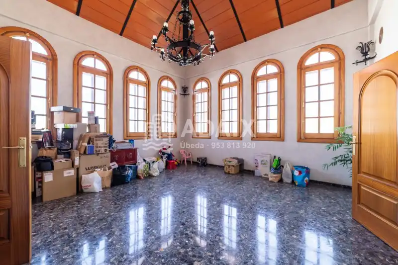 Haus oder Chalet zum Verkauf in Úbeda mit Terrasse, Abstellraum und Balkon