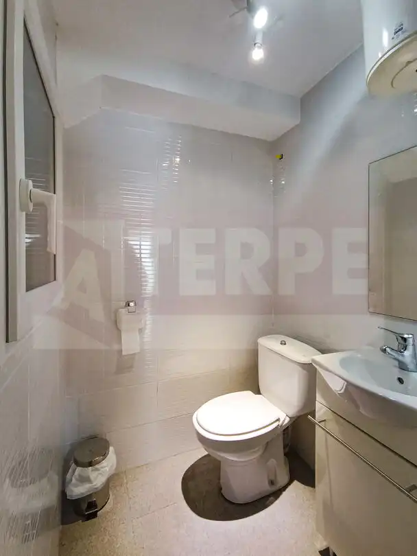 Badezimmer von Geschaftsraum zur Miete in Errenteria mit Möbliert