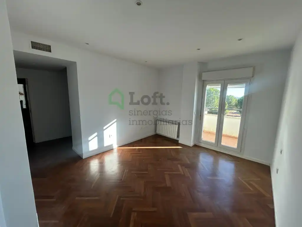 Wohnzimmer von Dachboden zur Miete in Badajoz mit Klimaanlage, Privatgarten und Terrasse
