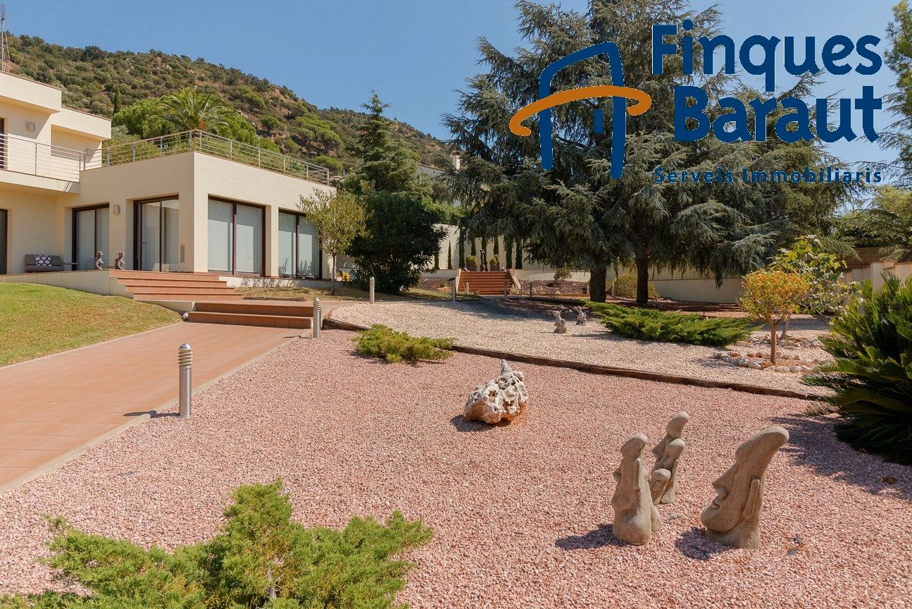 Vista exterior de Casa o xalet en venda en Pau amb Aire condicionat, Calefacció i Jardí privat