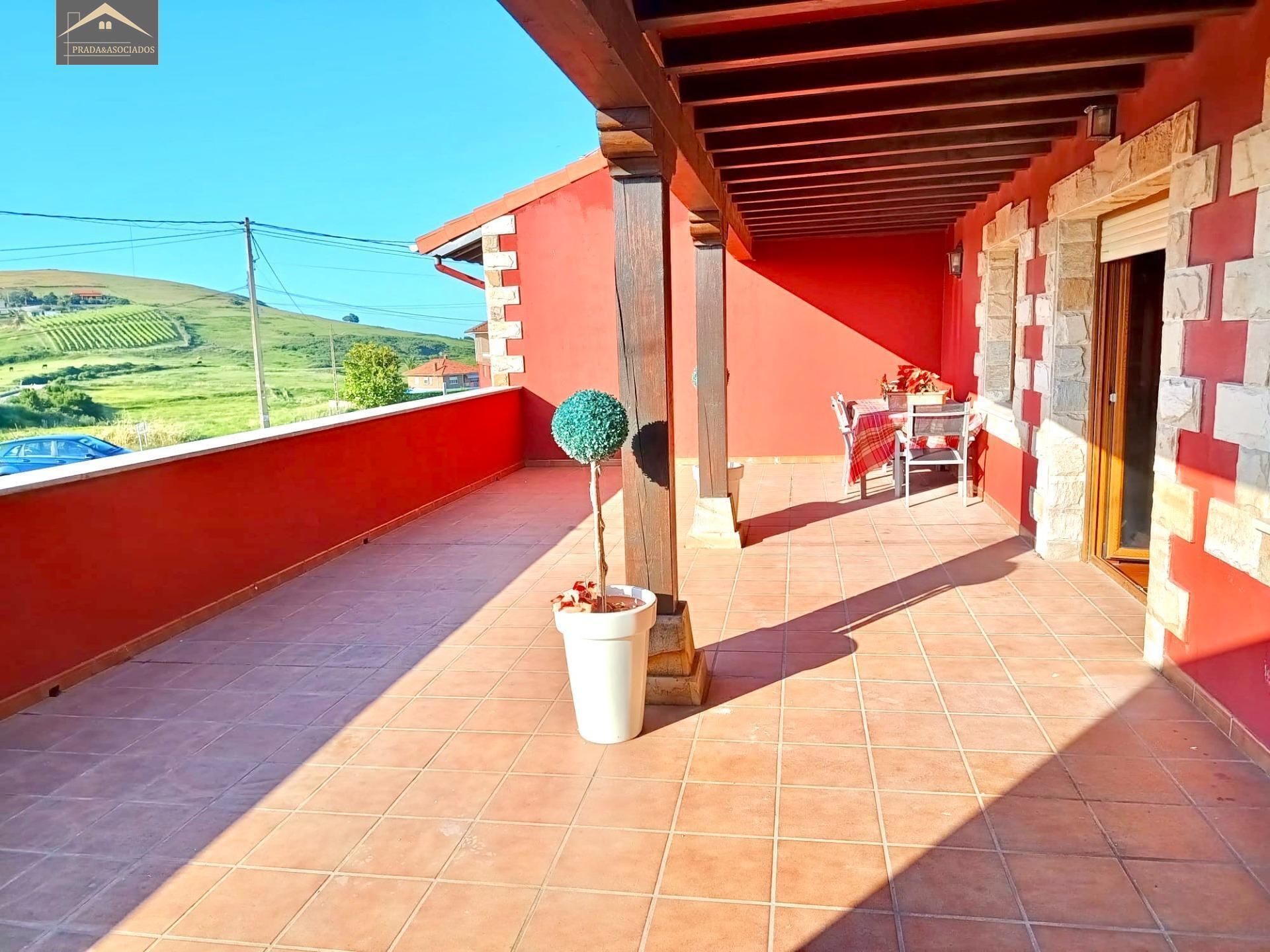 Terrassa de Casa adosada en venda en Miengo amb Calefacció, Jardí privat i Terrassa