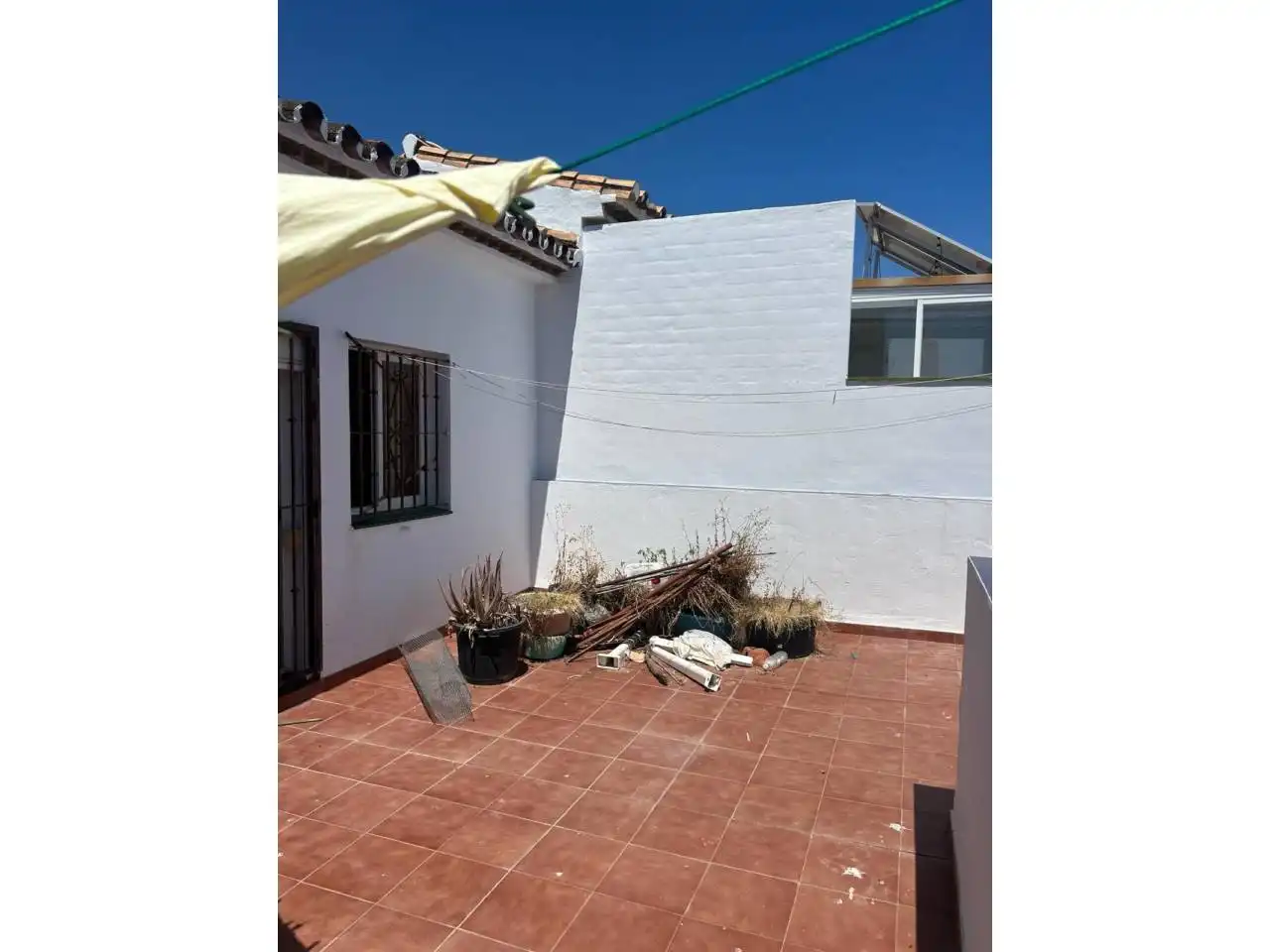 Außenansicht von Einfamilien-Reihenhaus zum Verkauf in Estepona mit Klimaanlage und Terrasse