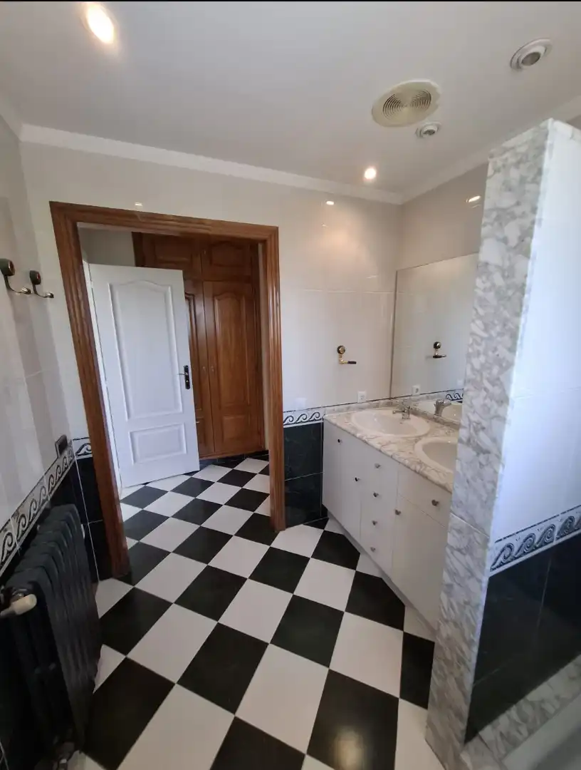 Bathroom of Houses for rent in Picassent  with Heating, Private garden and Parquet flooring
