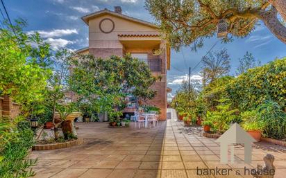 Exterior view of Single-family semi-detached for sale in Cerdanyola del Vallès  with Air Conditioner, Terrace and Balcony