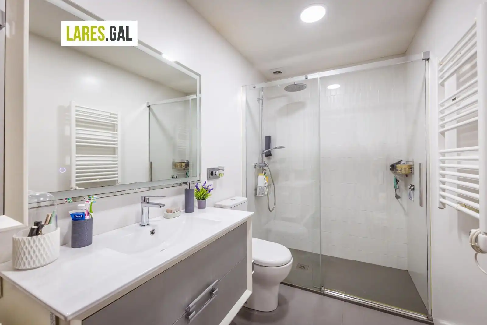 Baño de Piso en venta en Cangas  con Calefacción, Parquet y Terraza