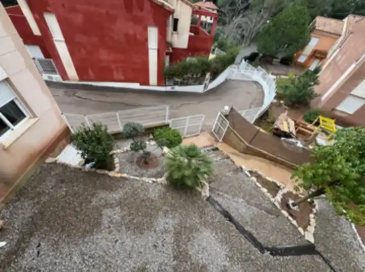 Vista exterior de Casa adosada de alquiler en Serra con Jardín privado, Terraza y Horno