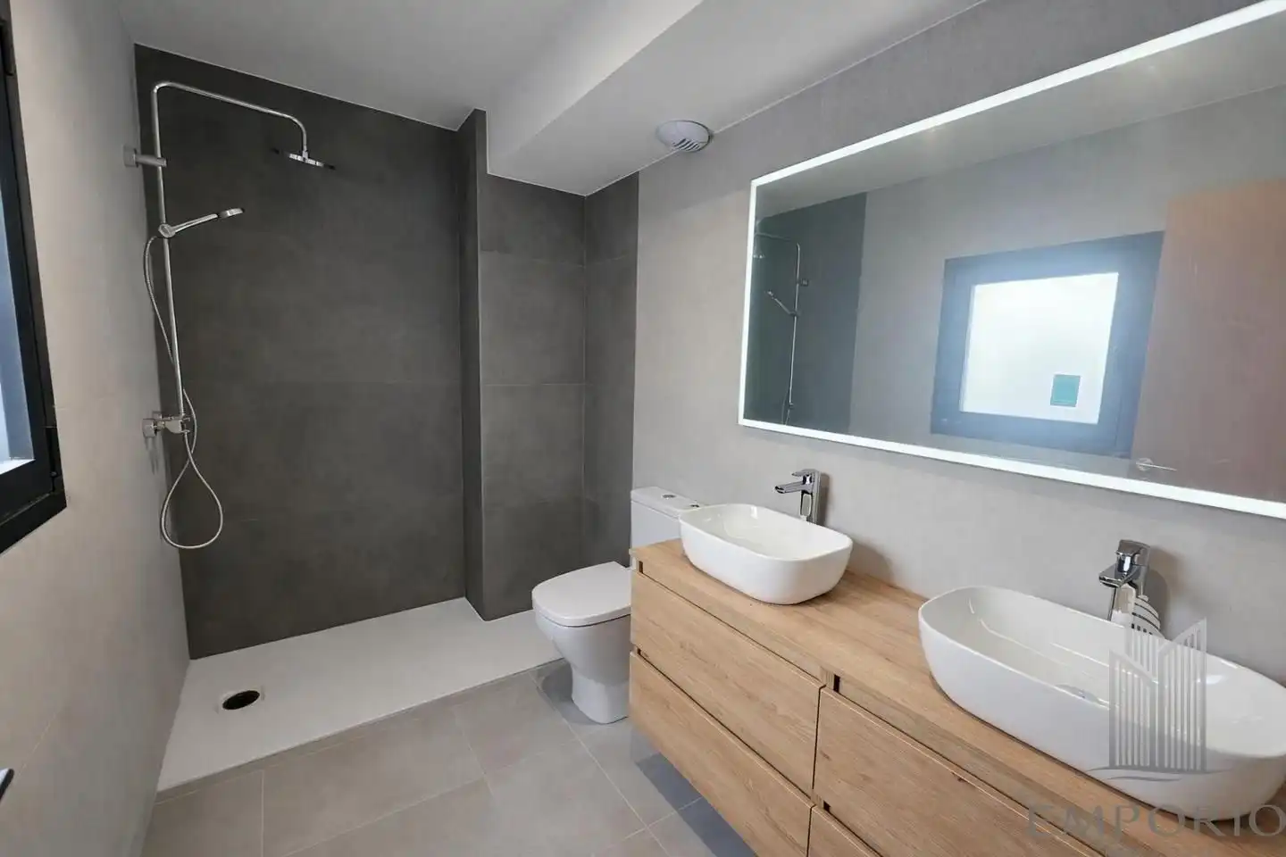 Baño de Ático en venta en Madrid con Aire acondicionado, Calefacción y Terraza