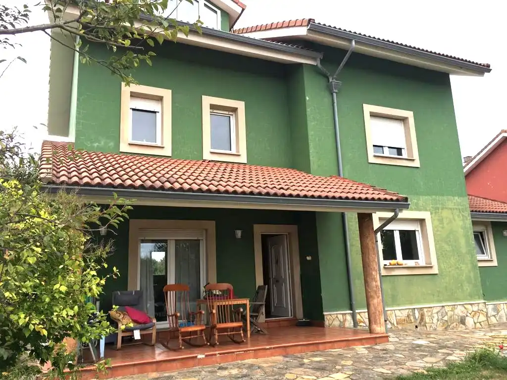 Vista exterior de Casa o chalet en venta en Castrillón con Calefacción, Jardín privado y Parquet