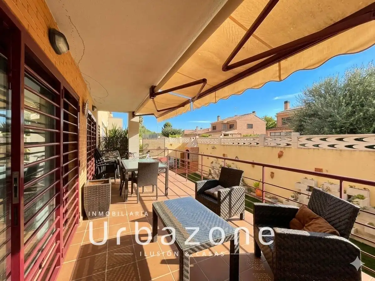 Casa con piscina en venta en Capricorn 9, imagen 4