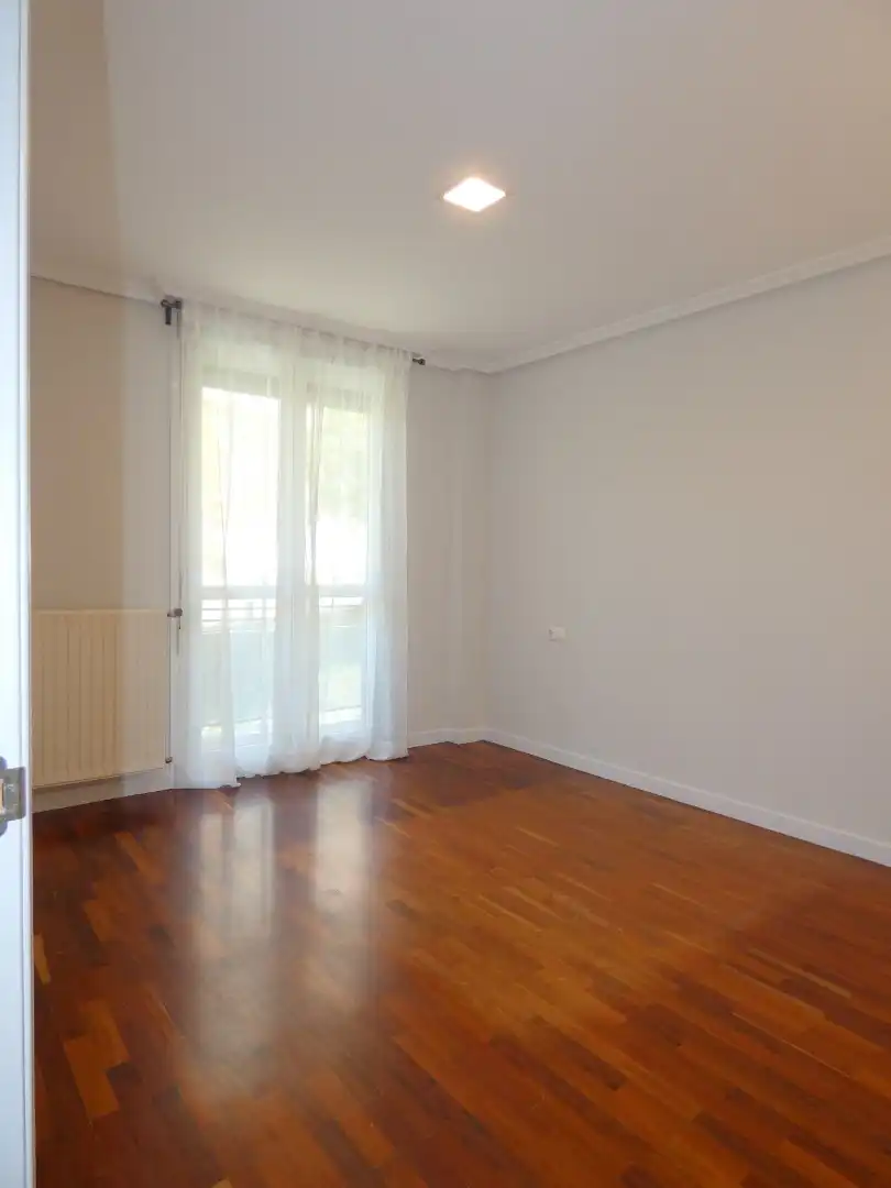Dormitori de Apartament en venda en Bilbao  amb Calefacció, Parquet i Traster