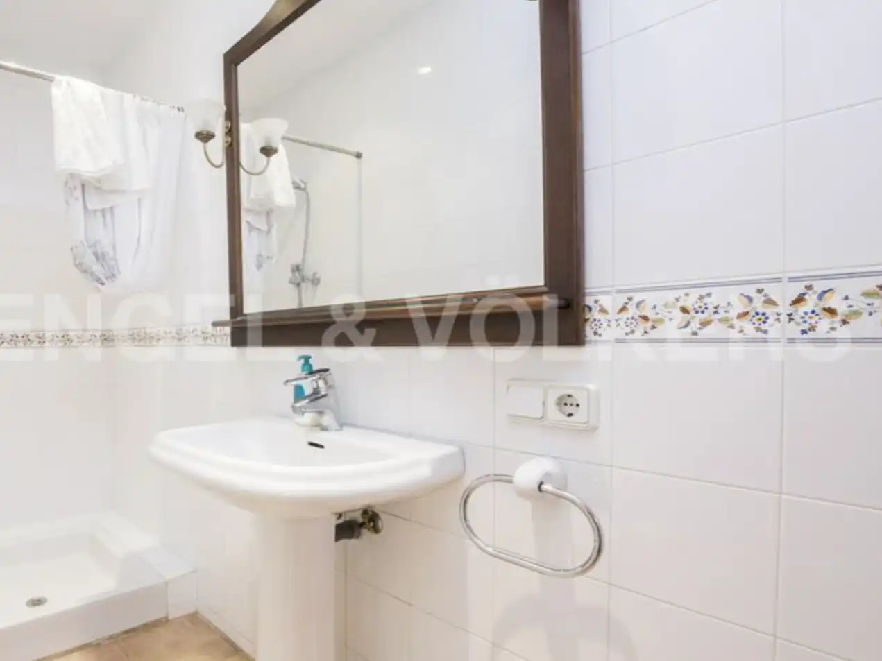 Bathroom of Buildings for sale in Castellbisbal
