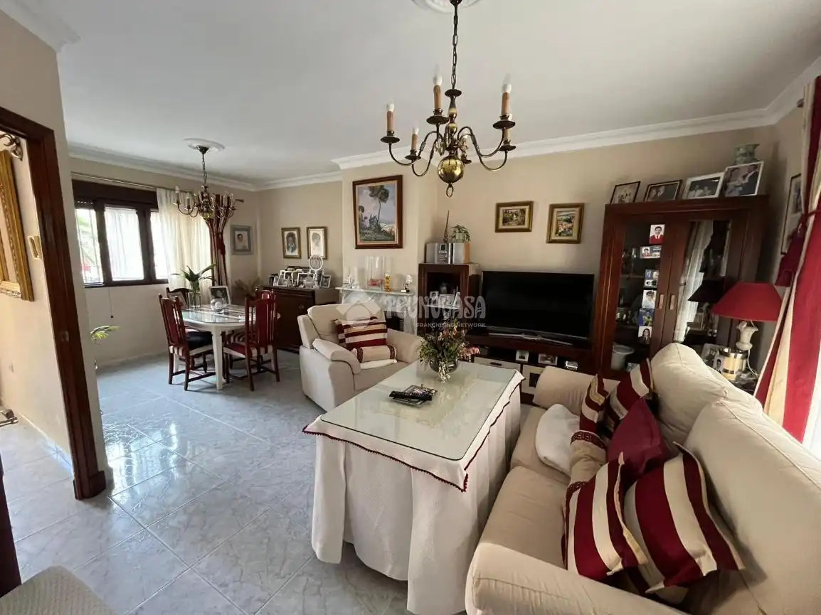 Living room of Detached homes for sale in Alcalá de Guadaira  with Air Conditioner, Heating and Balcony