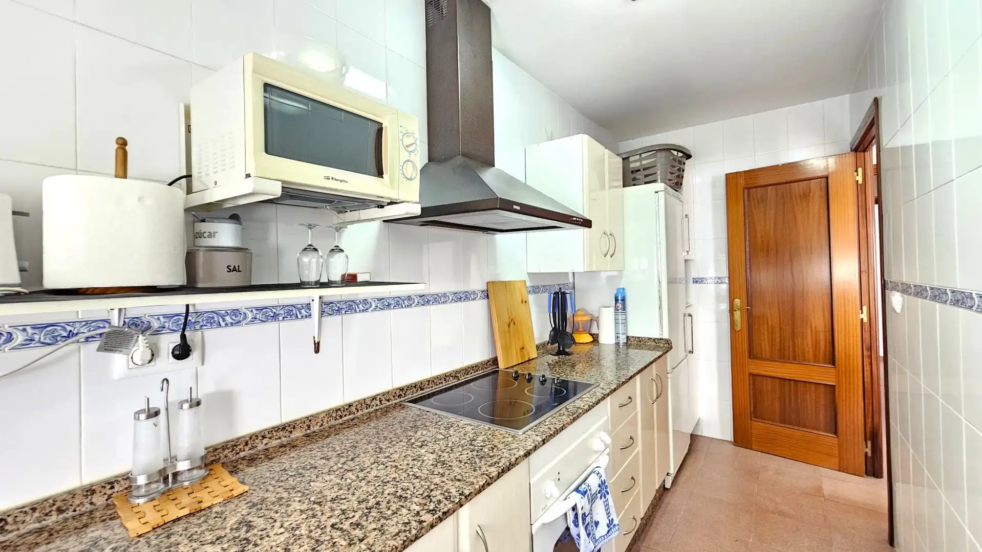 Küche von Wohnung zum Verkauf in Chipiona mit Klimaanlage und Möbliert