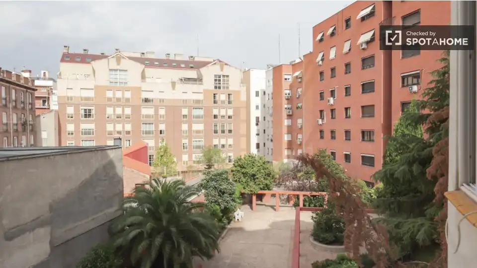 Vista exterior de Piso de alquiler en Madrid con Aire acondicionado, Calefacción y Amueblado
