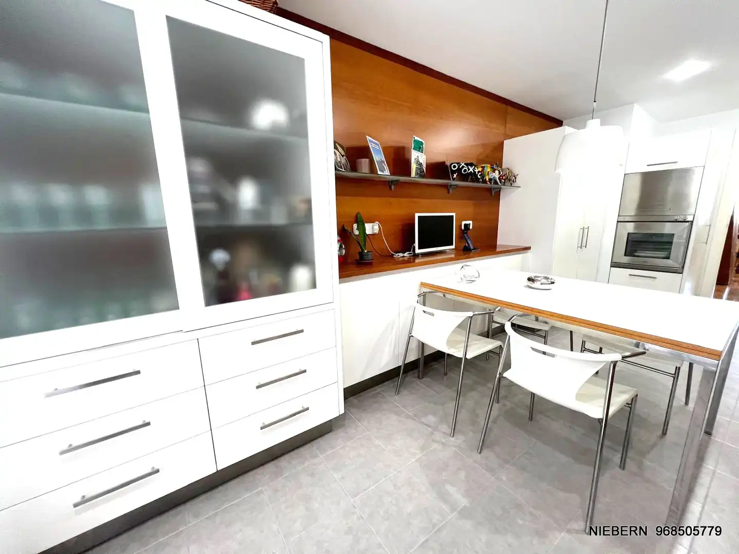 Wohnung zur Miete in Avenida Reina Victoria Eugenia, Alameda