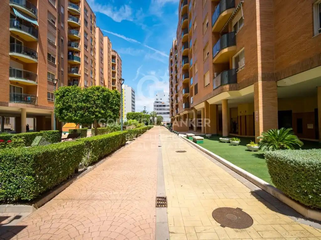 Exterior view of Flat for sale in Valencia  with Air Conditioner, Terrace and Community pool