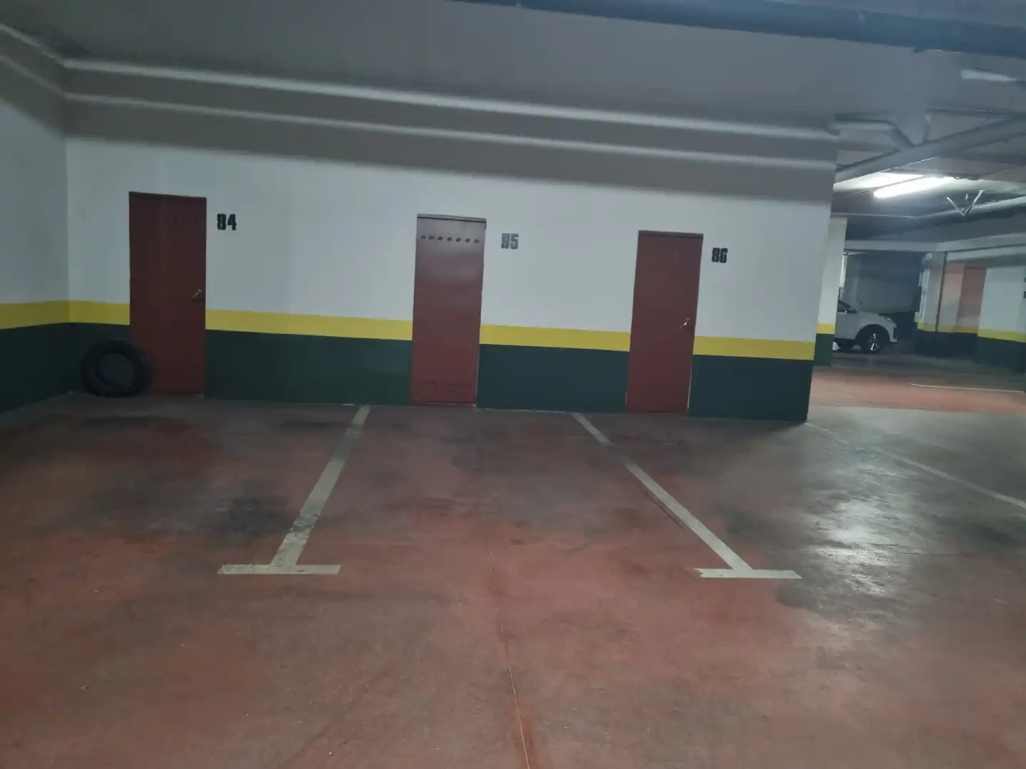 Individuel avec ascenseur à louer à Avenida Duques de Soria 1