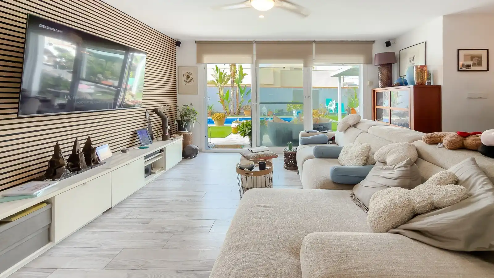 Sala d'estar de Casa o xalet en venda en Torrevieja amb Jardí privat, Terrassa i Traster