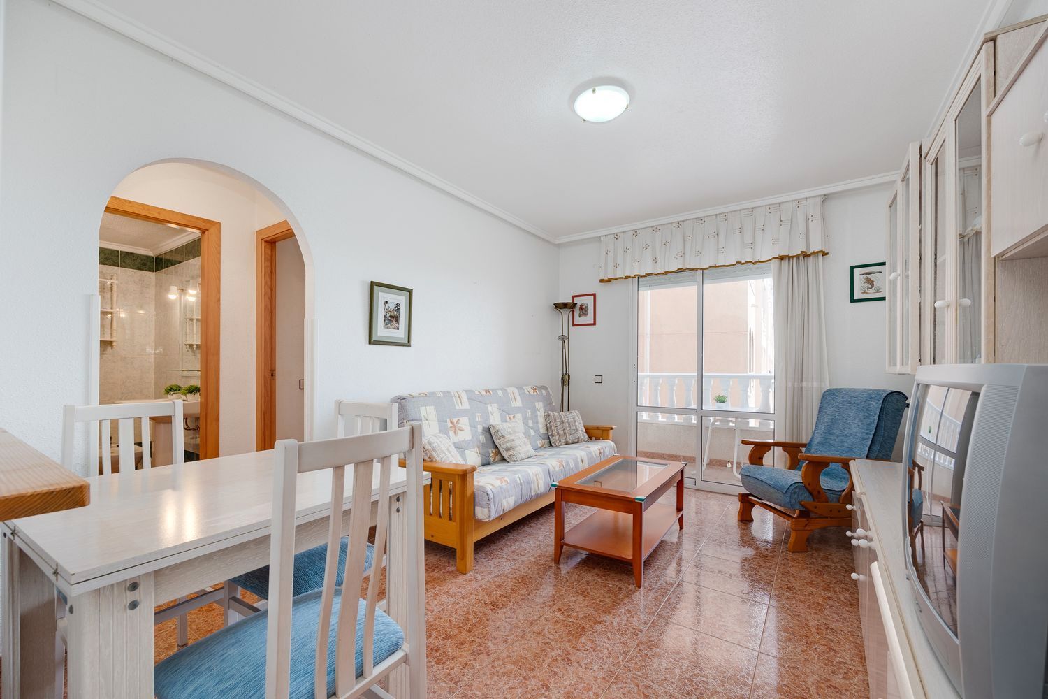 Sala de estar de Piso en venta en Torrevieja con Aire acondicionado, Terraza y Amueblado