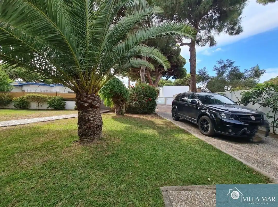 Aparcament de Casa o xalet en venda en Rota amb Piscina