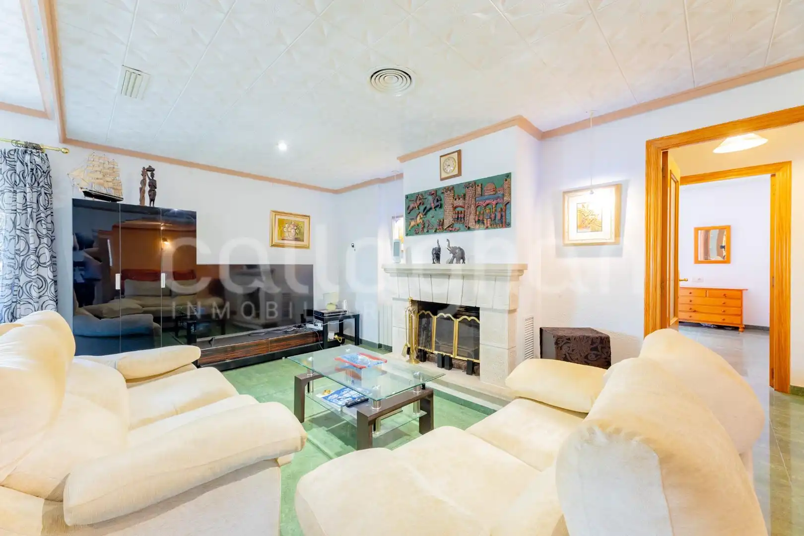 Sala d'estar de Casa o xalet en venda en La Pobla de Vallbona amb Aire condicionat, Calefacció i Jardí privat