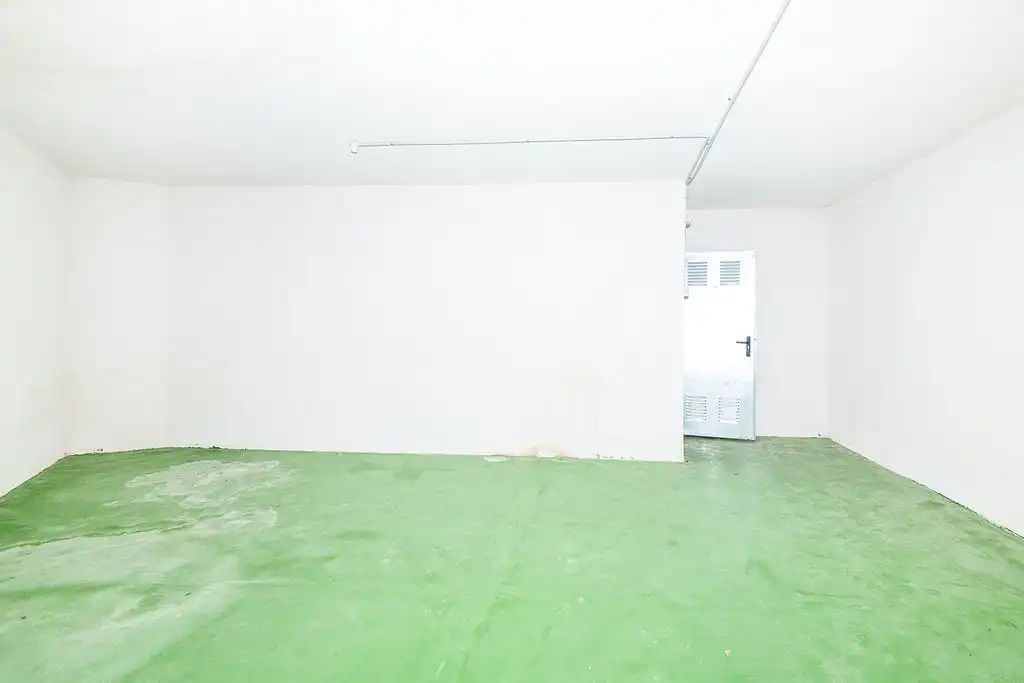 Garage for sale in Sopela
